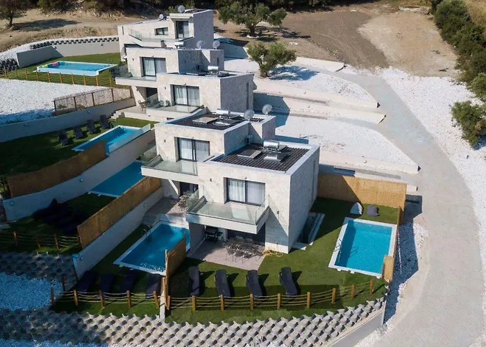 The Euphoria Club Luxury Villas Pefkochori
