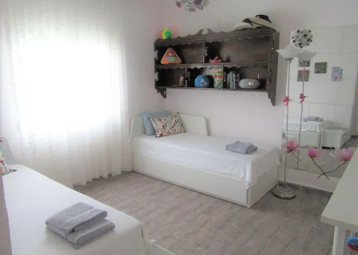 Pefkohori Apart. Near The Beach With Indor Parking And Yard